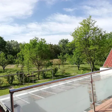 Molnarkerti Pihenopark Πανσιόν